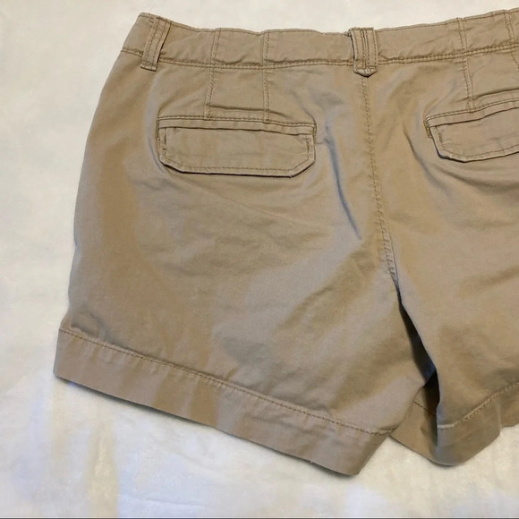 Old Navy Low Rise Khaki Shorts 6 - Picture 13 of 14